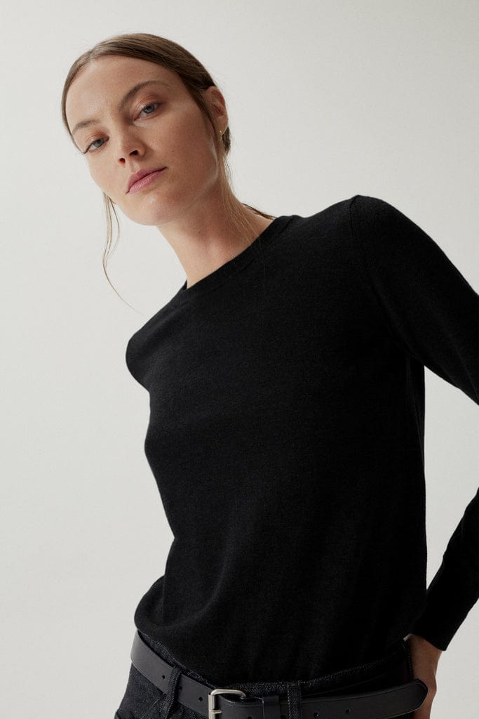 Black | The Ultrasoft Wool Round-Neck