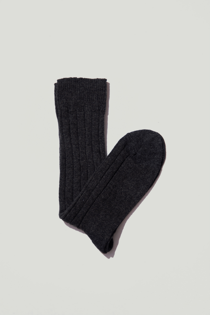 the cashmere ribbed socks charcoal grey