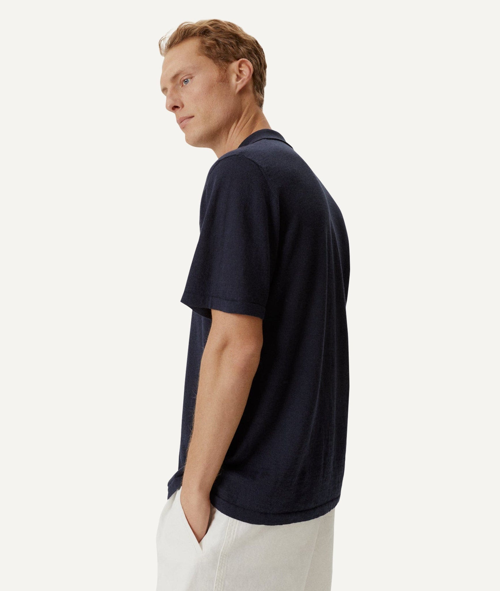 Das Leinen-Baumwoll-Shirt mit kurzen Ärmeln