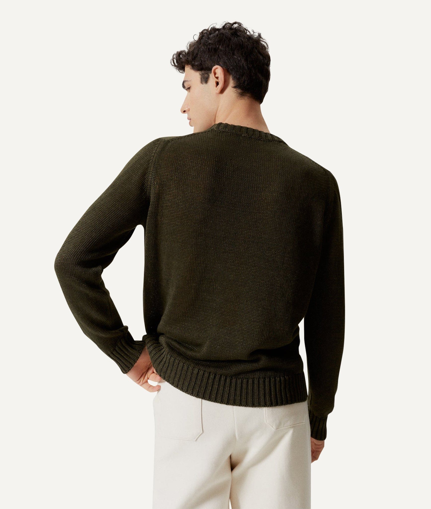 Der Pullover mit Rundhalsausschnitt aus reinem Leinen